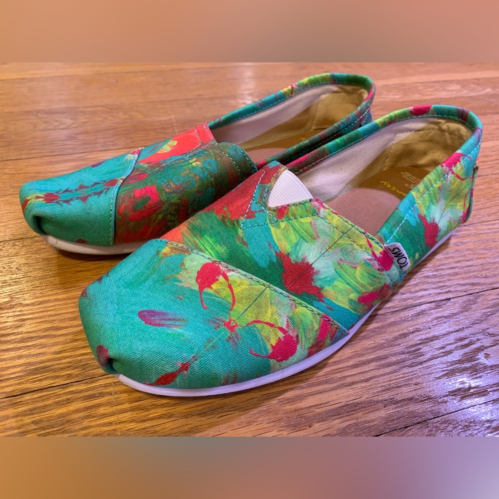 Toms alpargata slip ons - size 8